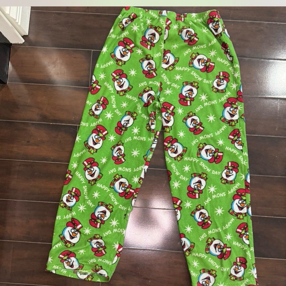 Kids size 10/12 “Happy SnowDay” Green Snowman Pajamas